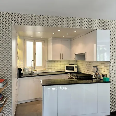 Modern Eiffel Tower Apartment *