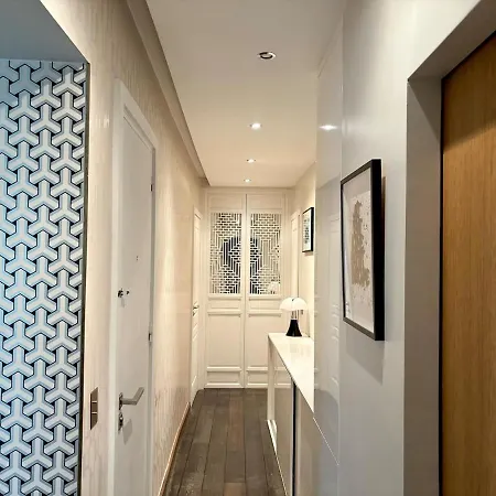 Modern Eiffel Tower Apartment